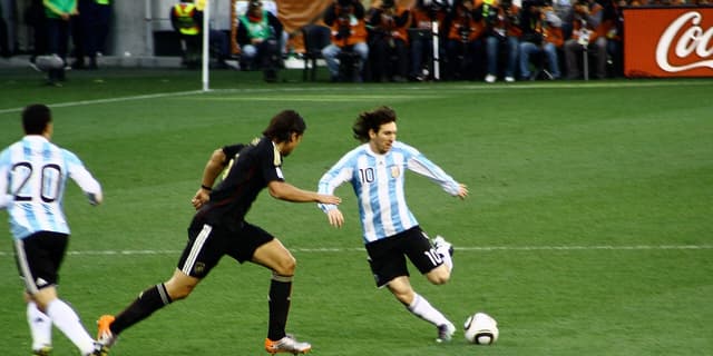 Messi against Lamine Yamal: a clash of generations