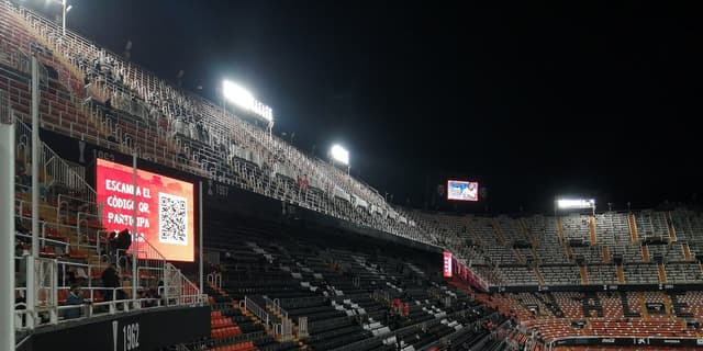 Valencia vs Barcelona: Mestalla Empty Until Minute 19
