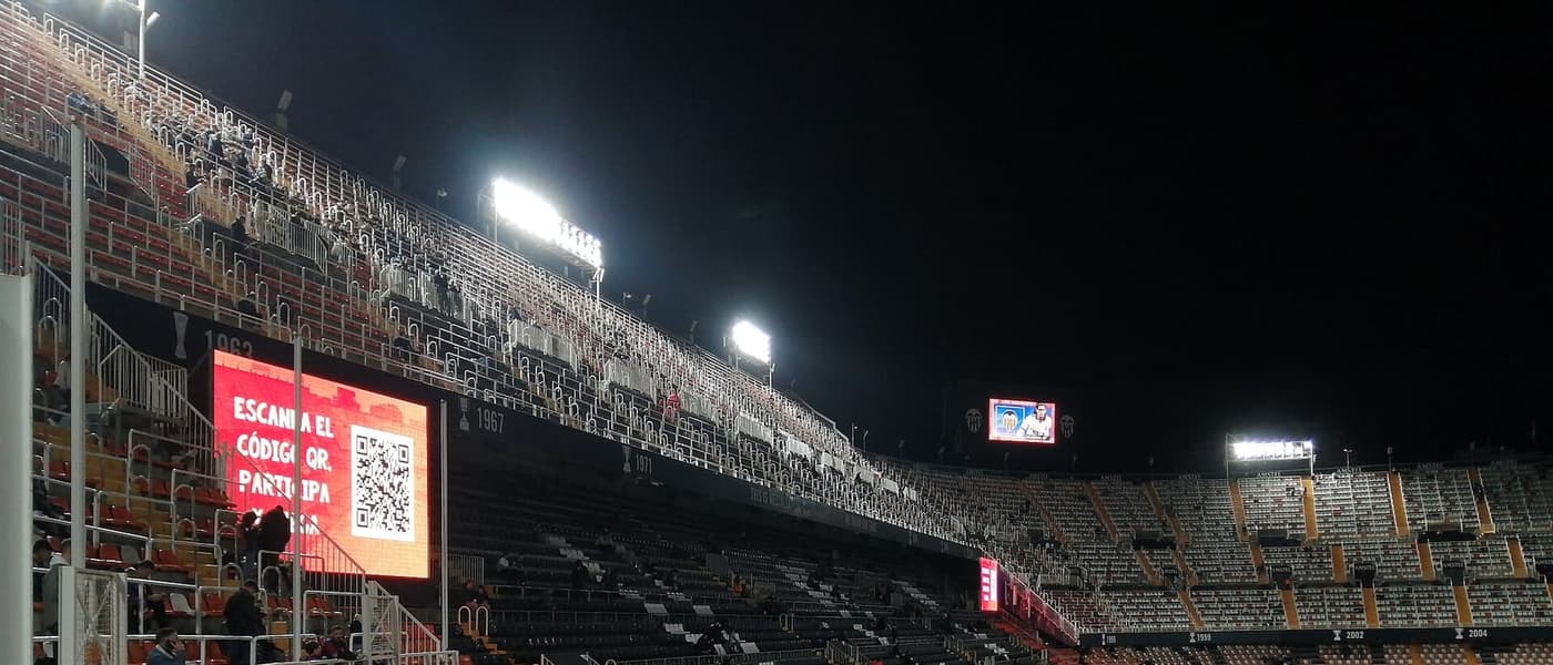 Valencia vs Barcelona: Mestalla Empty Until Minute 19